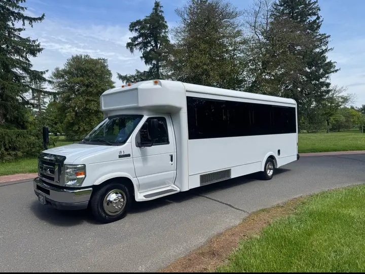 2013 Ford E-450 Limo Bus