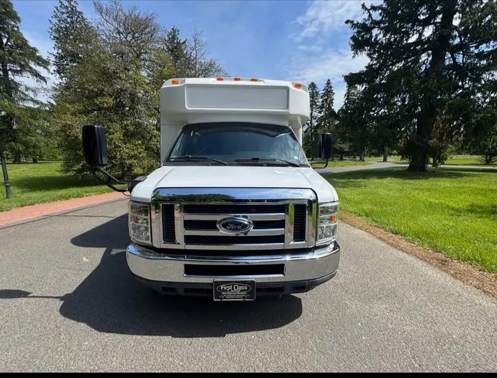 2013 Ford E-450 Limo Bus