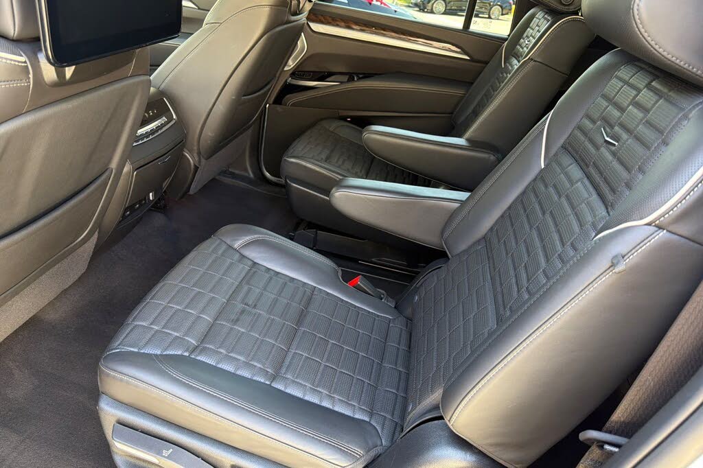 Explore the 2025 Cadillac Escalade ESV Premium Luxury Platinum