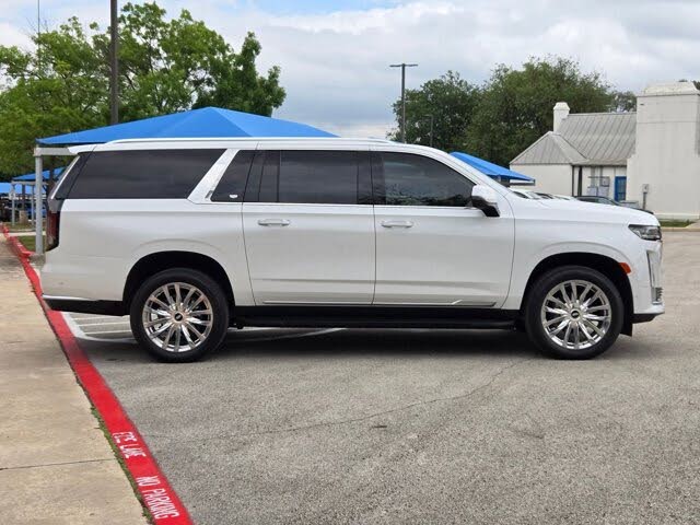 Luxury Meets Power in the 2024 Cadillac Escalade ESV Premium Luxury 4WD