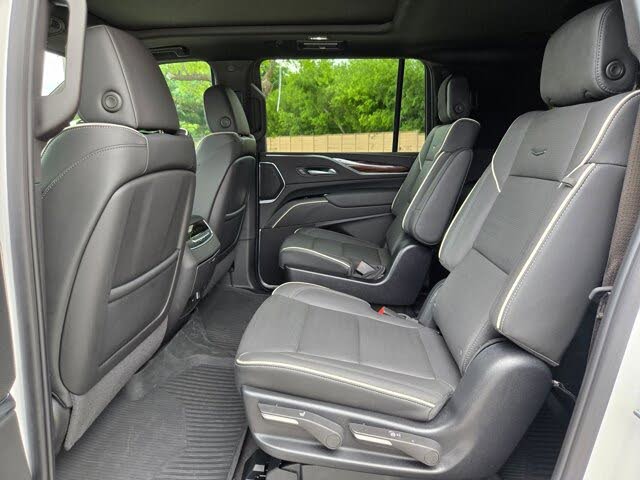 Luxury Meets Power in the 2024 Cadillac Escalade ESV Premium Luxury 4WD