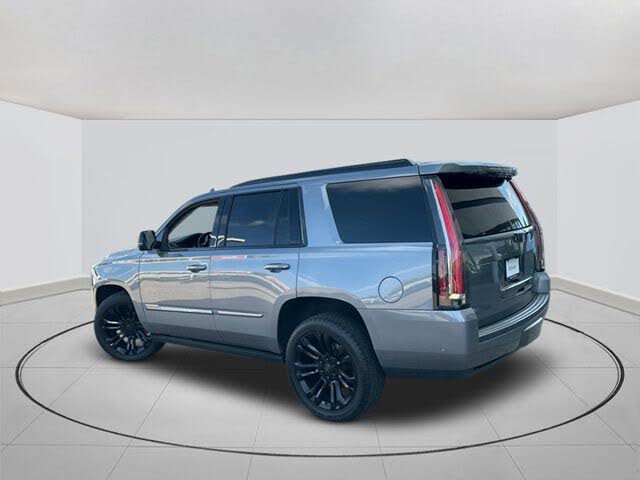 Luxury Full-Size SUV: 2020 Cadillac Escalade 4WD with Advanced Safety Features