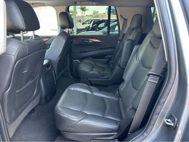 Luxury Full-Size SUV: 2020 Cadillac Escalade 4WD with Advanced Safety Features
