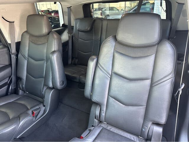 Luxury Full-Size SUV: 2020 Cadillac Escalade 4WD with Advanced Safety Features