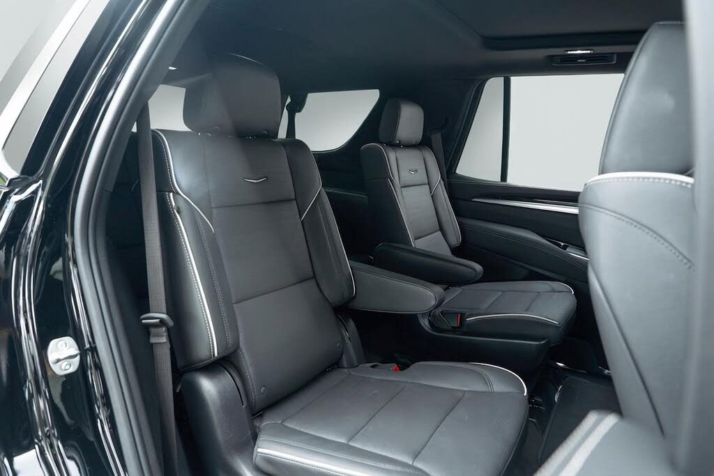 2025 Escalade Sport 4WD Luxury SUV – Comfort, Power & Style Combined