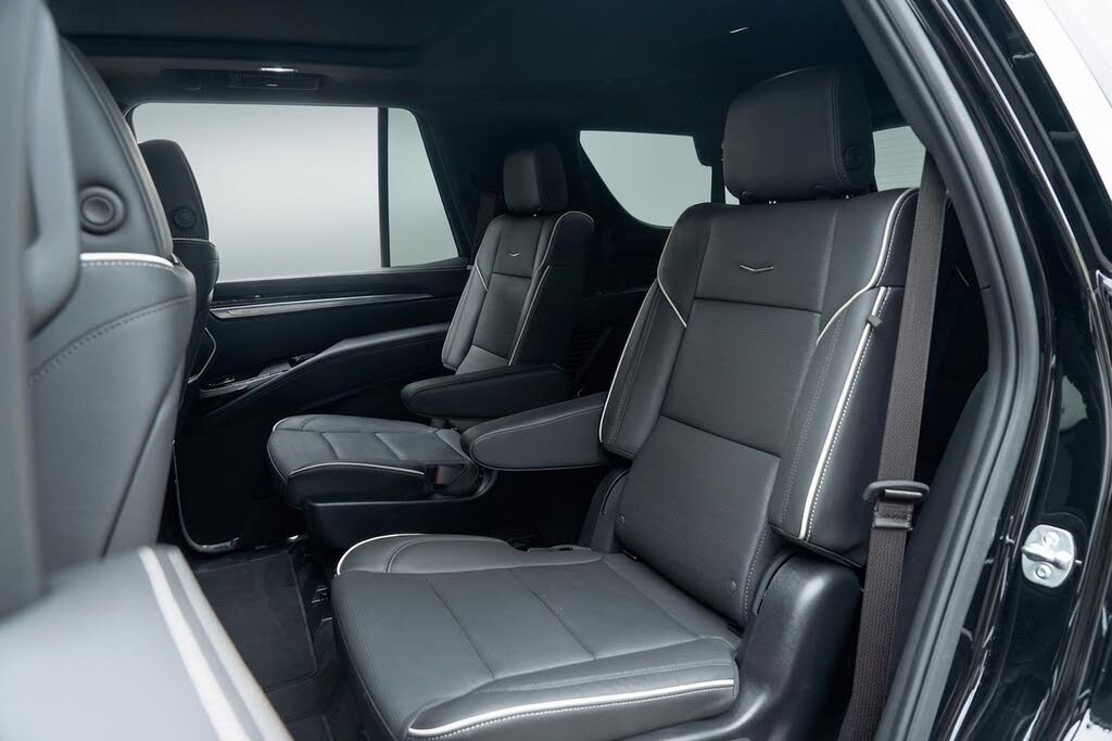 2025 Escalade Sport 4WD Luxury SUV – Comfort, Power & Style Combined
