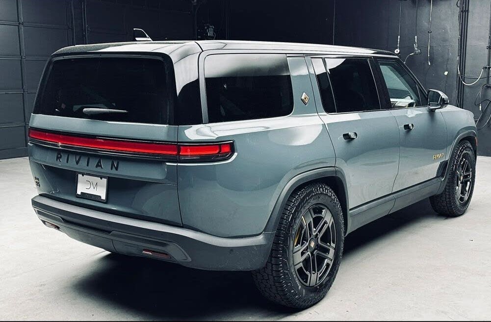 2026 Rivian R1S Ascend Tri Motor