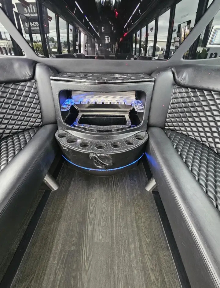 2016 Ford F-550 Limo Bus