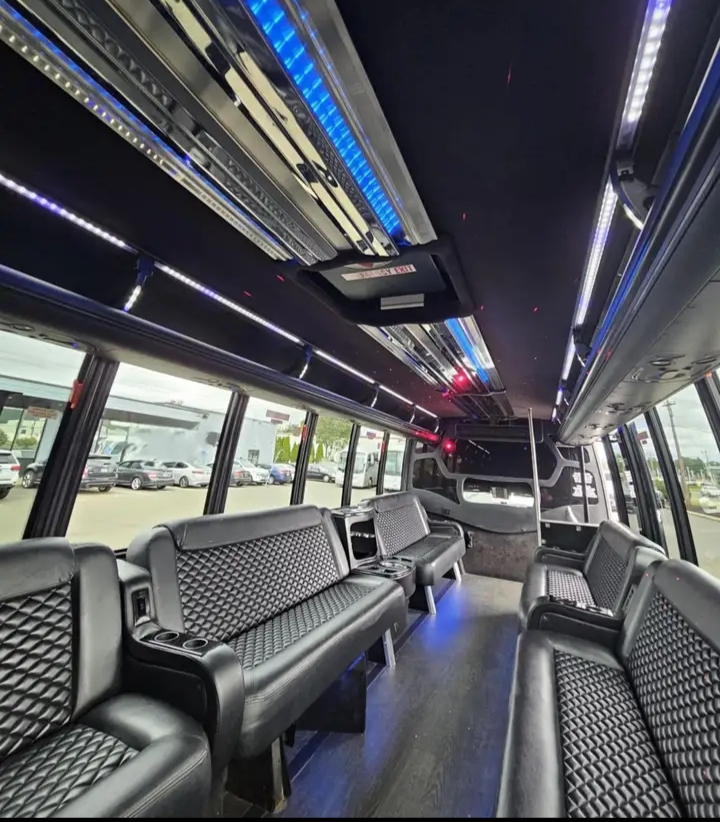 2016 Ford F-550 Limo Bus