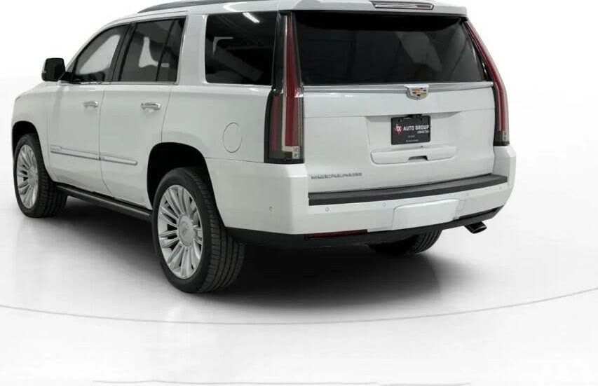 Drive Luxury in the 2019 Cadillac Escalade Platinum 4WD