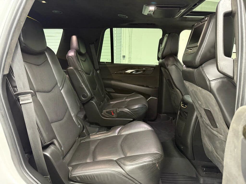 Drive Luxury in the 2019 Cadillac Escalade Platinum 4WD