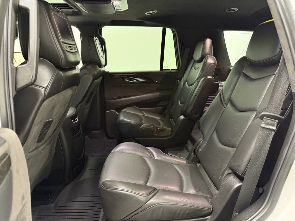 Drive Luxury in the 2019 Cadillac Escalade Platinum 4WD