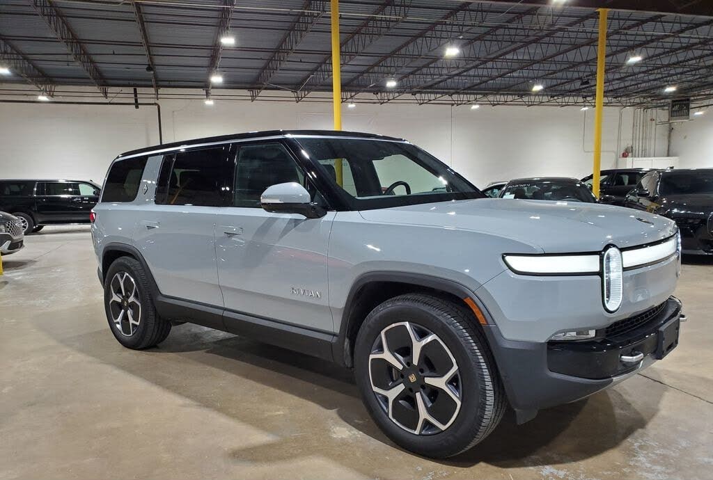 2024 Rivian R1S Dual Motor AWD – Modern Luxury Electric SUV