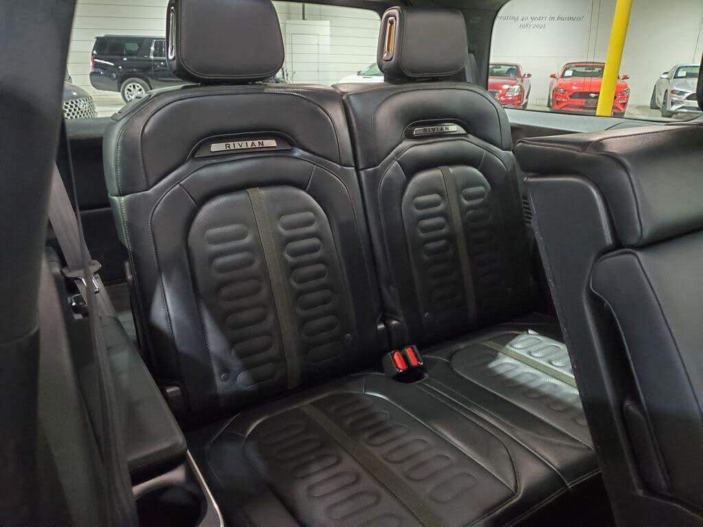 2024 Rivian R1S Dual Motor AWD – Modern Luxury Electric SUV