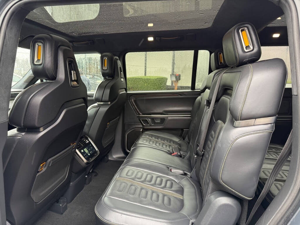 Premium All-Electric 2023 Rivian R1S SUV – AWD Performance