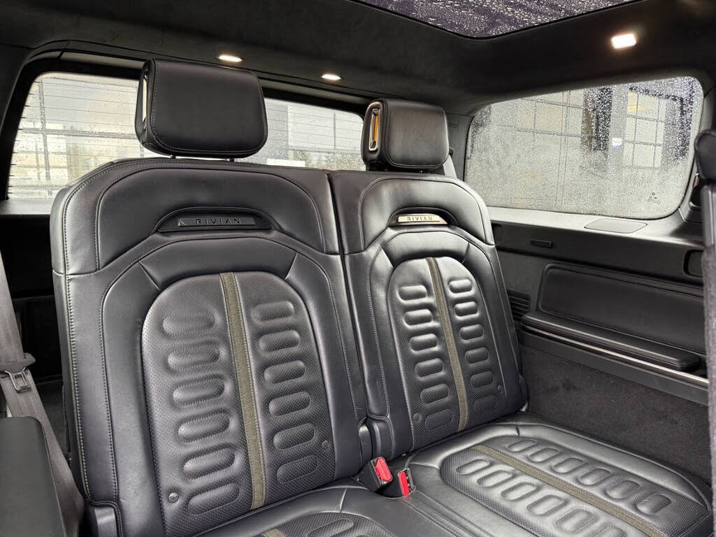 Premium All-Electric 2023 Rivian R1S SUV – AWD Performance