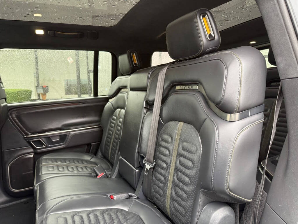 Premium All-Electric 2023 Rivian R1S SUV – AWD Performance