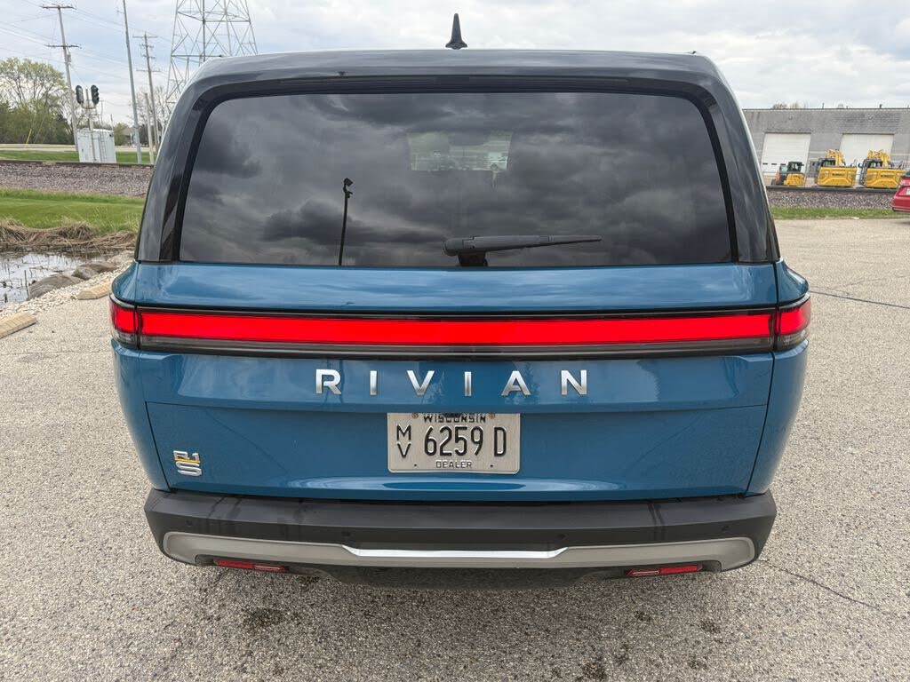2023 Rivian R1S Quad Motor AWD – Luxury Electric Adventure SUV