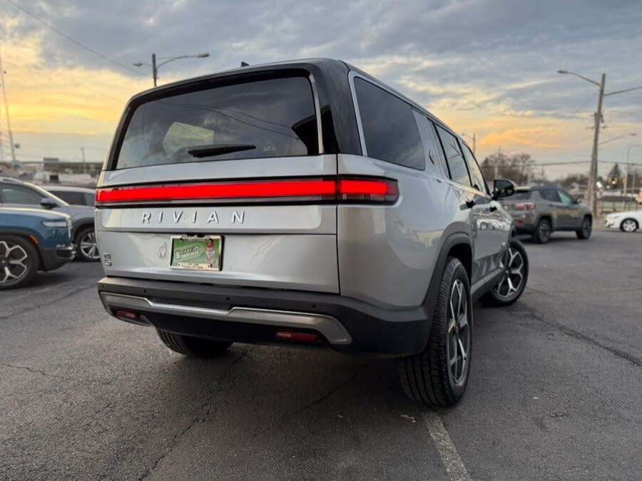 2024 Rivian R1S Adventure Edition – Powerful & Efficient EV SUV
