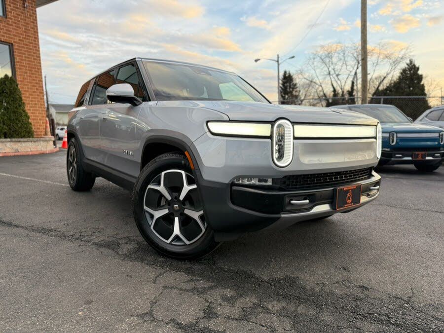 2024 Rivian R1S Adventure Edition – Powerful & Efficient EV SUV