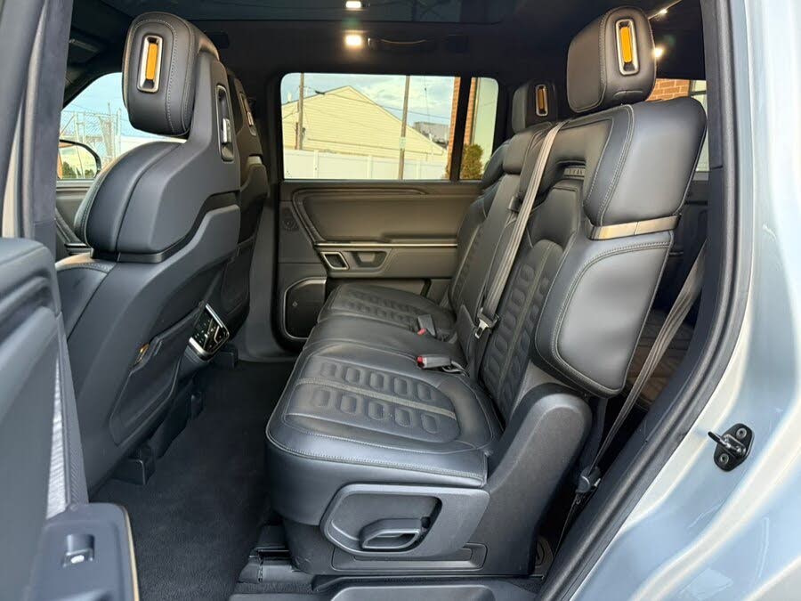 2024 Rivian R1S Adventure Edition – Powerful & Efficient EV SUV