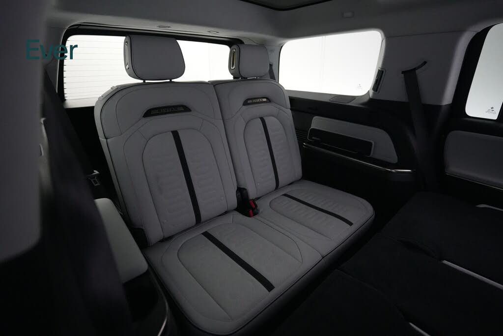 2024 Rivian R1S Adventure: Luxury Electric SUV in Excellent Condition