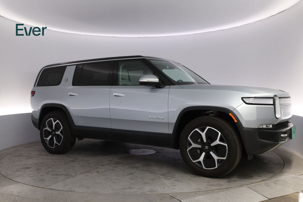 2024 Rivian R1S Adventure: Luxury Electric SUV in Excellent Condition