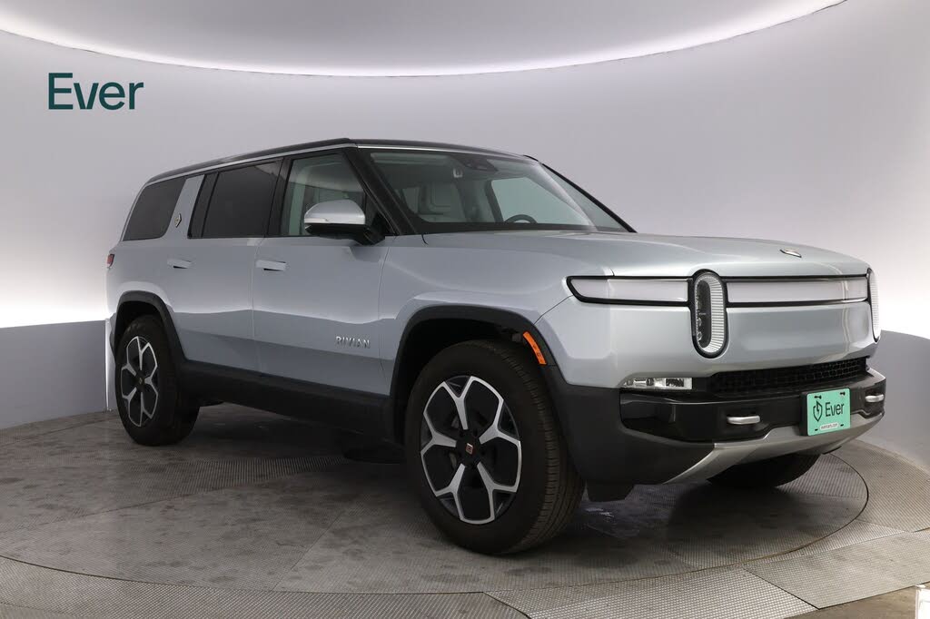 2024 Rivian R1S Adventure: Luxury Electric SUV in Excellent Condition