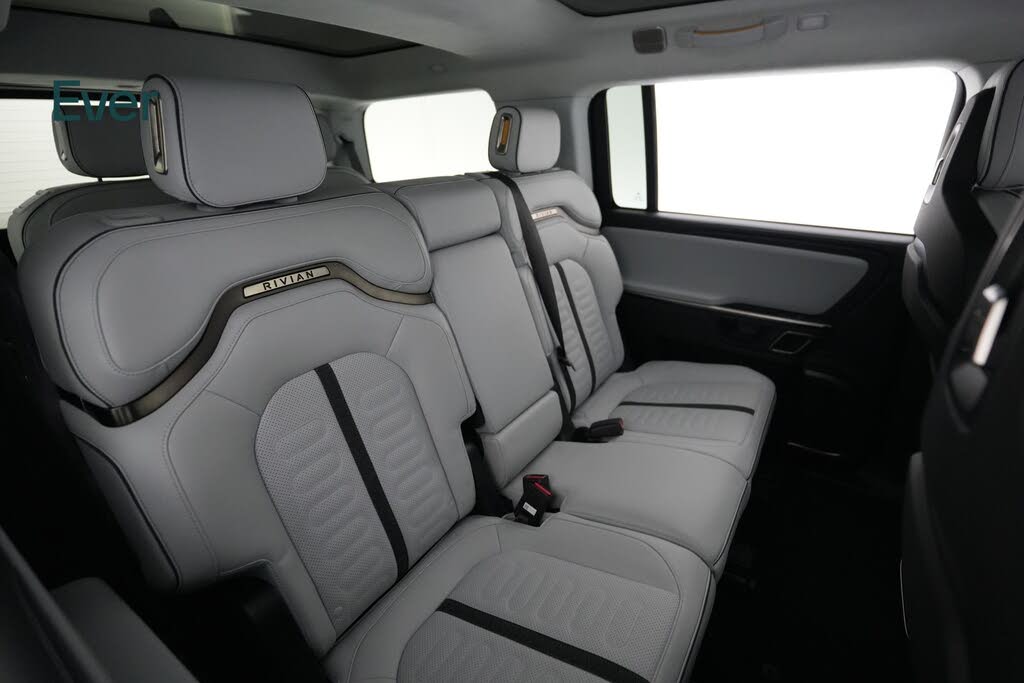 2024 Rivian R1S Adventure: Luxury Electric SUV in Excellent Condition