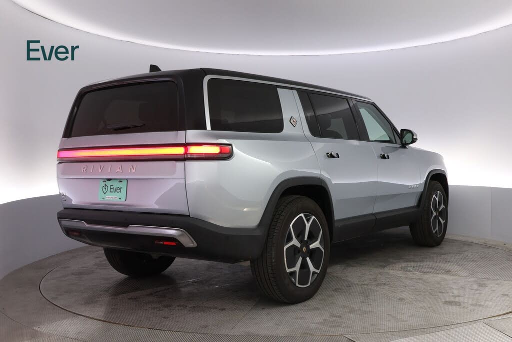 2024 Rivian R1S Adventure: Luxury Electric SUV in Excellent Condition