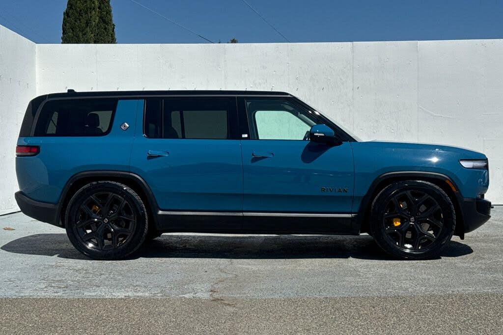 Premium 2025 Rivian R1S with 370-Mile Range & AWD Performance