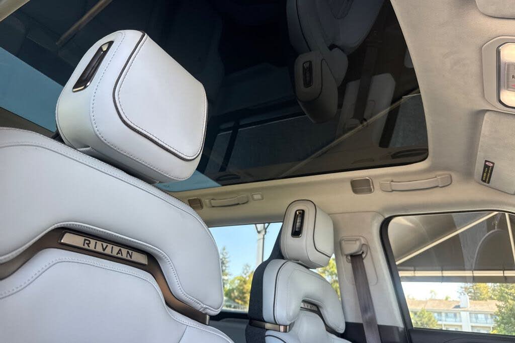 Premium 2025 Rivian R1S with 370-Mile Range & AWD Performance