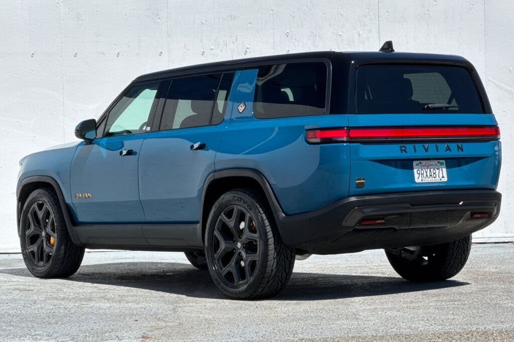 Premium 2025 Rivian R1S with 370-Mile Range & AWD Performance