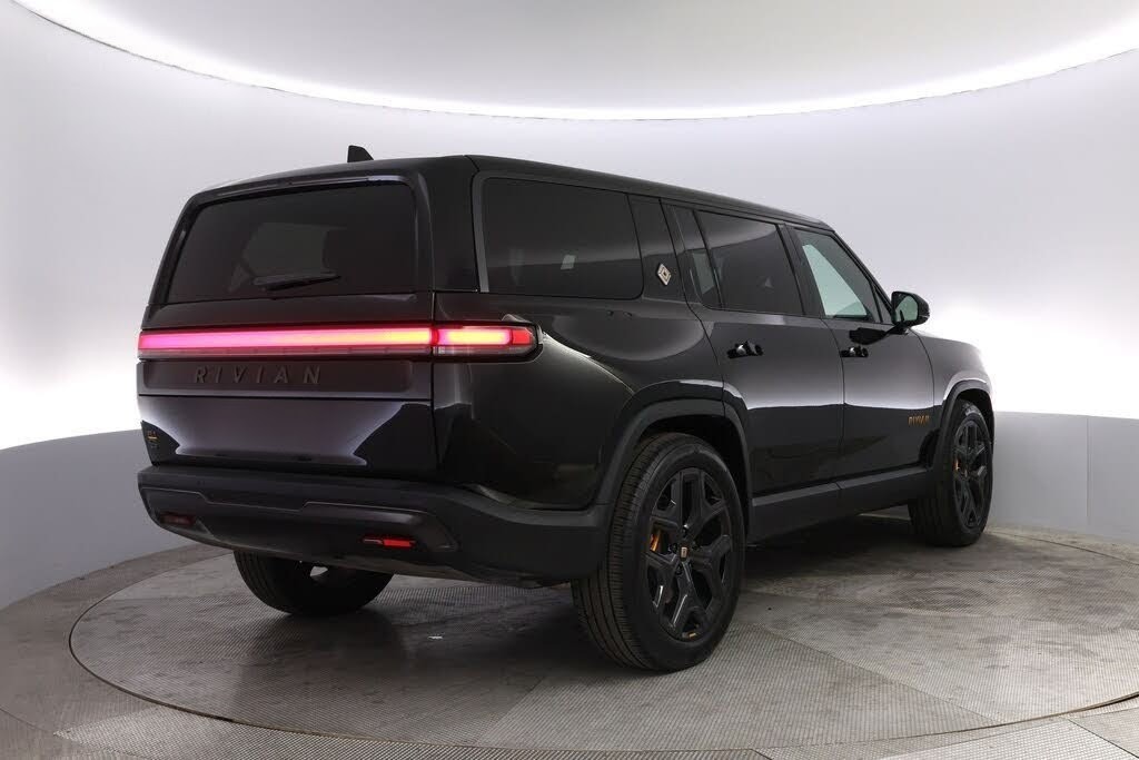 2025 Rivian R1S Ascend Tri-Motor