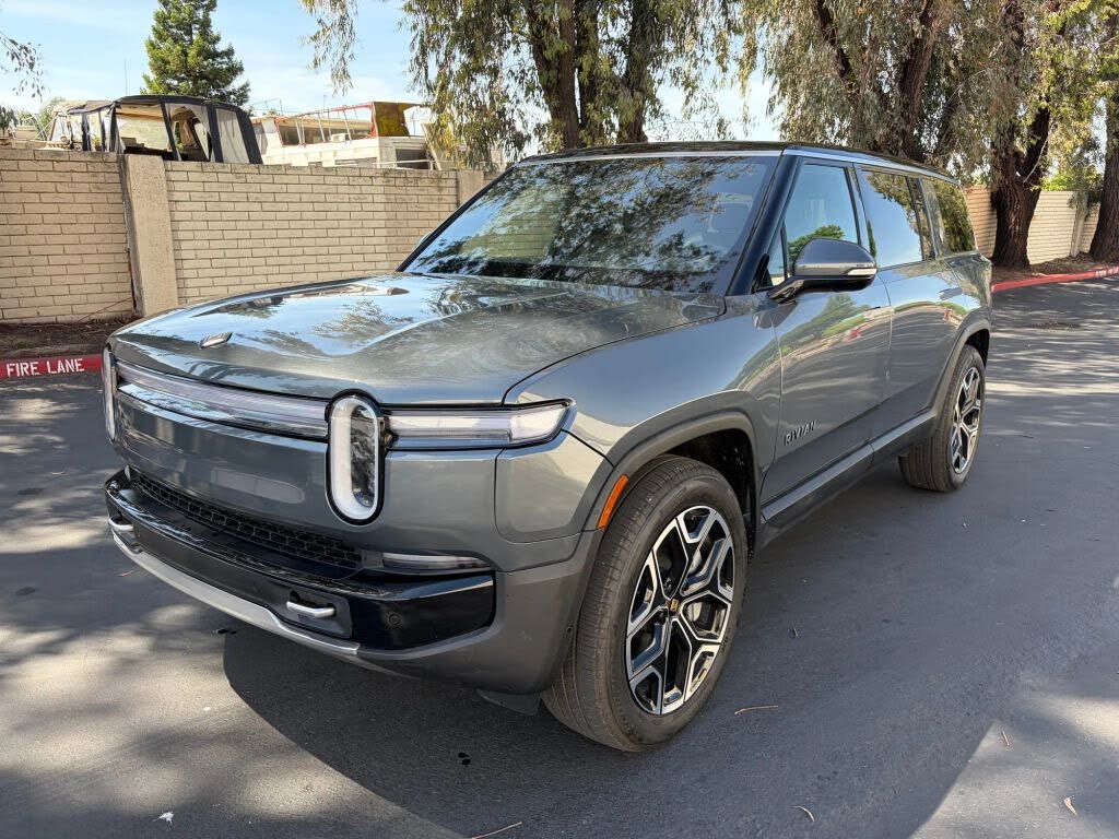 Luxury Electric Performance in the 2025 Rivian R1S AWD