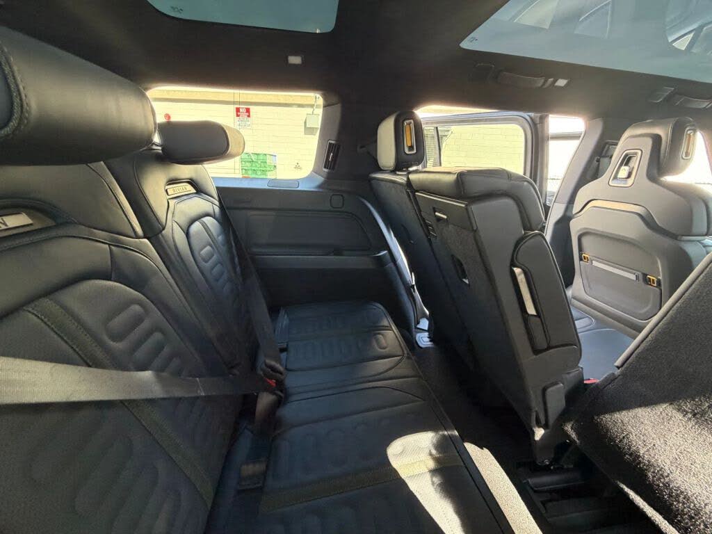 Luxury Electric Performance in the 2025 Rivian R1S AWD