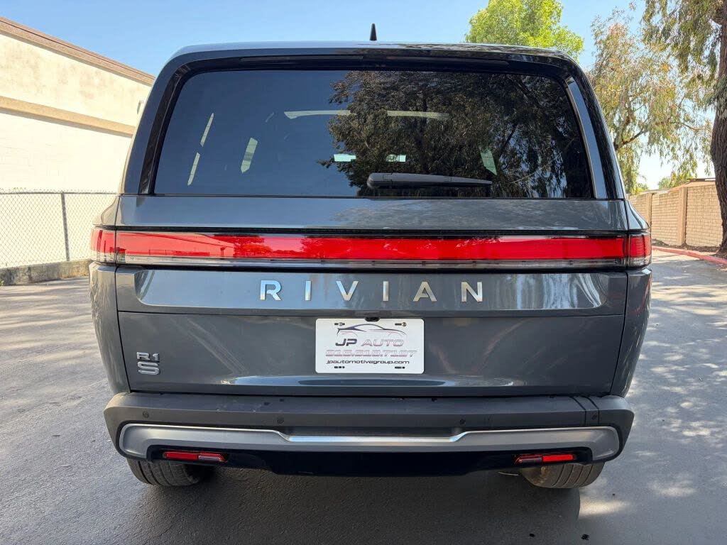 Luxury Electric Performance in the 2025 Rivian R1S AWD