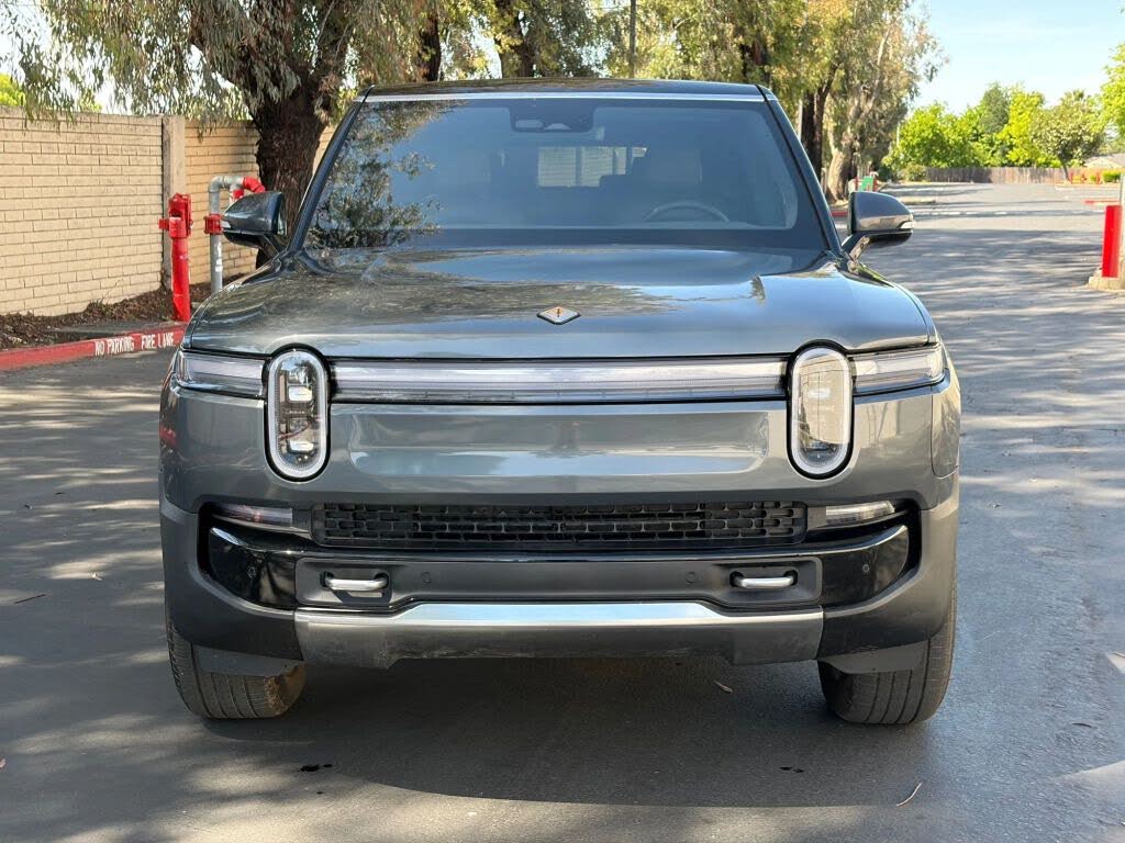 Luxury Electric Performance in the 2025 Rivian R1S AWD