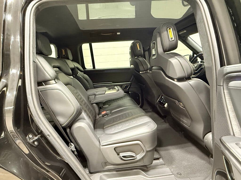 2024 Rivian R1S AWD – Luxury EV