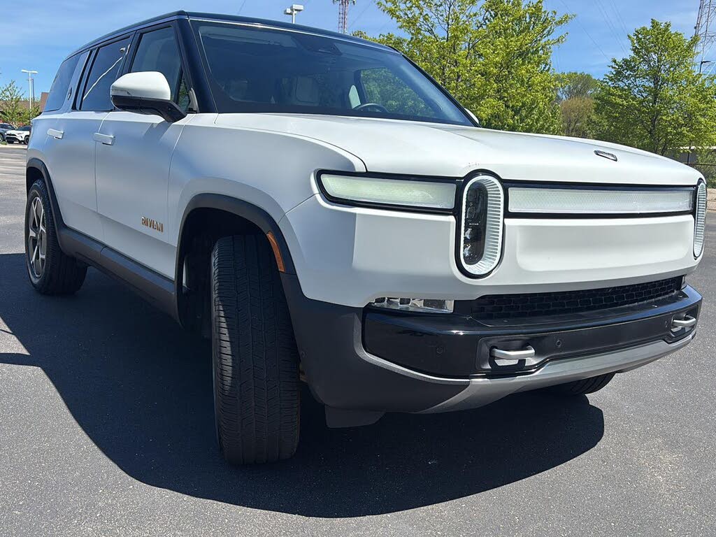 High-Performance 2024 Rivian R1S AWD SUV