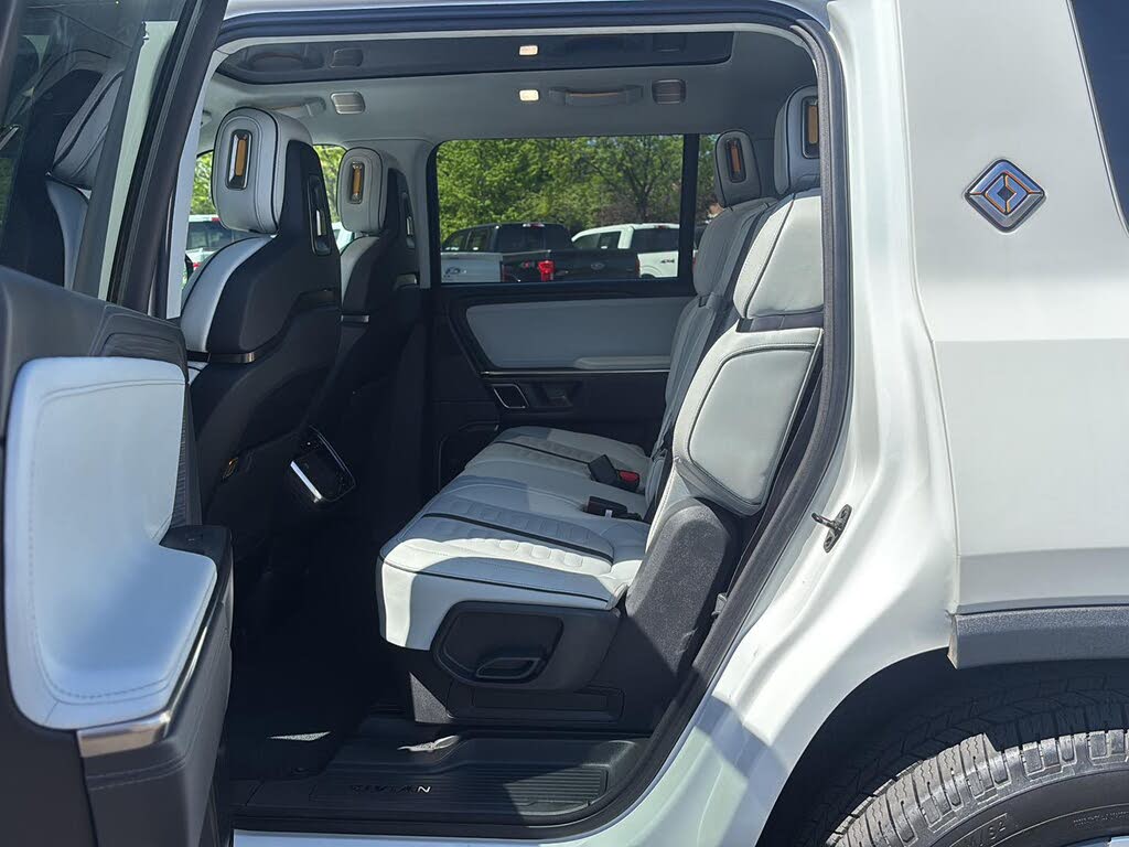 High-Performance 2024 Rivian R1S AWD SUV