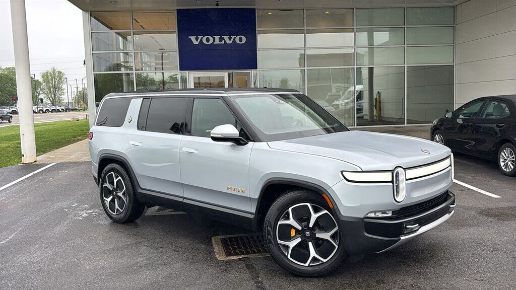 Luxury Electric SUV: 2023 Rivian R1S Adventure AWD