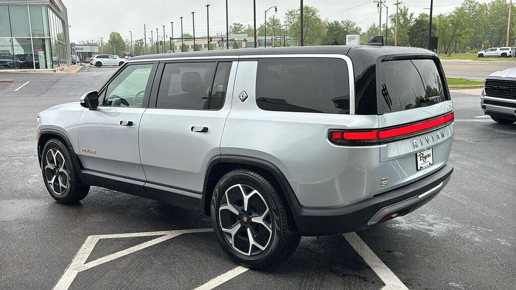 Luxury Electric SUV: 2023 Rivian R1S Adventure AWD