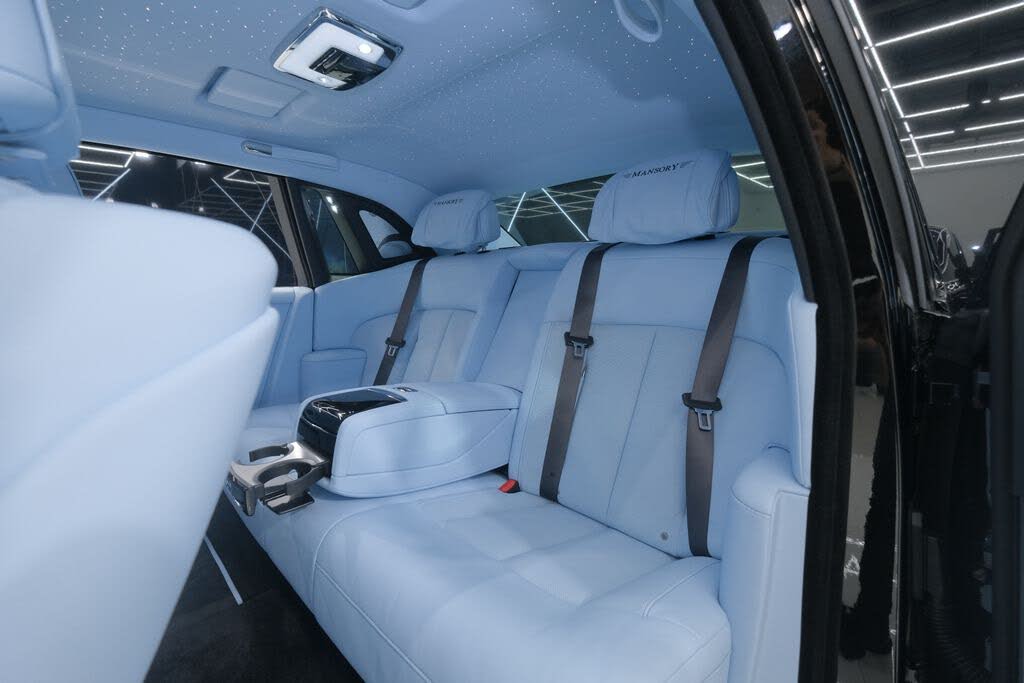 2026 Ultra-Luxury Rolls-Royce Phantom