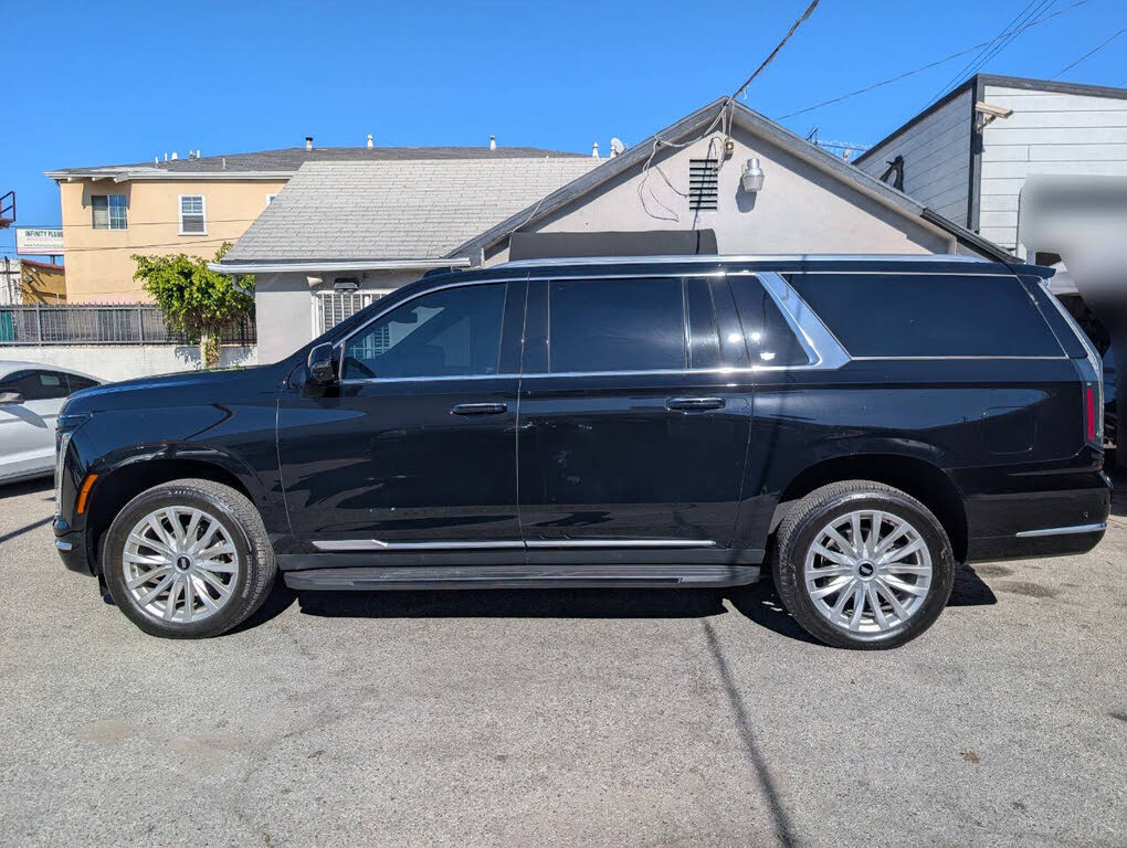 Luxury 2025 Full-Size  SUV with 4WD Capability
