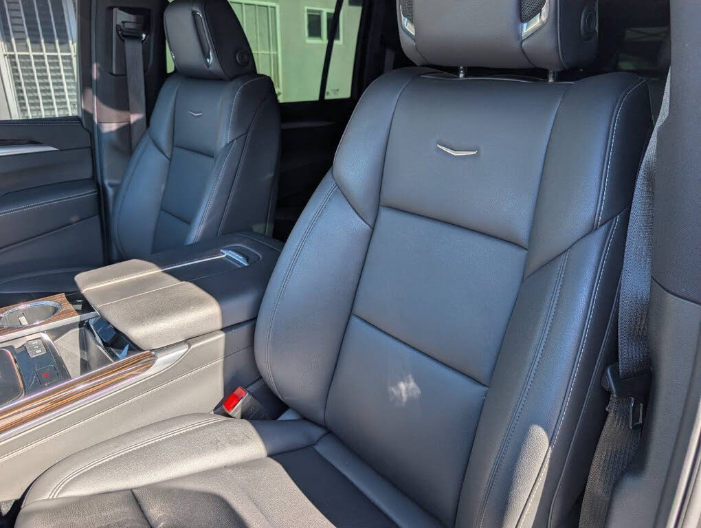 Luxury 2025 Full-Size  SUV with 4WD Capability