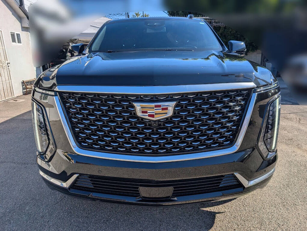 Luxury 2025 Full-Size  SUV with 4WD Capability