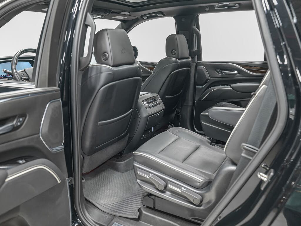 Explore the 2023 Cadillac Escalade Premium Luxury