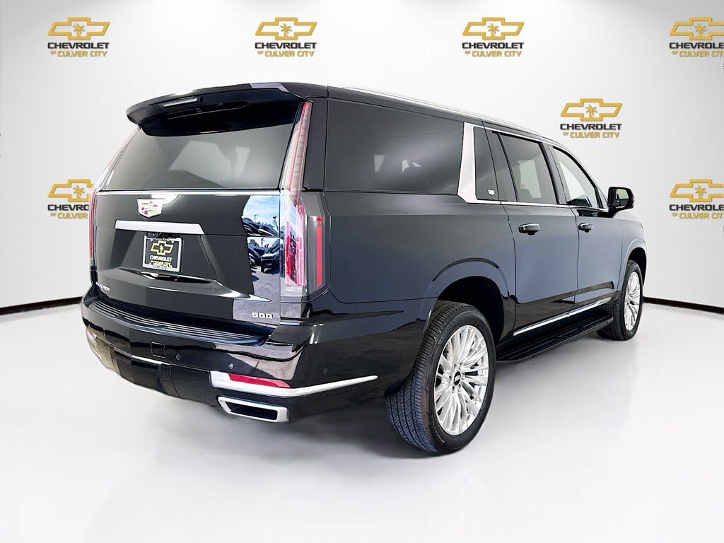 2025 Cadillac Escalade ESV with Premium Features