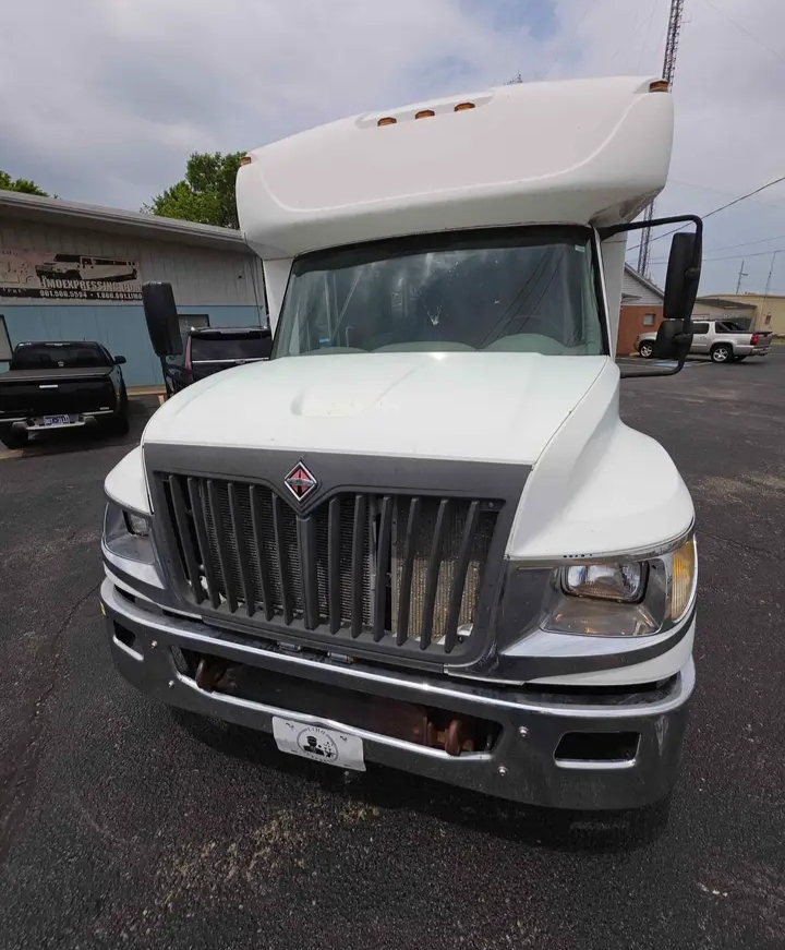 2013 International 3000 Shuttle Bus